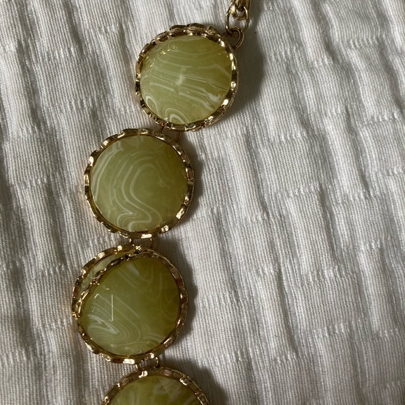 Pear green circle necklace - Picture 3 of 5